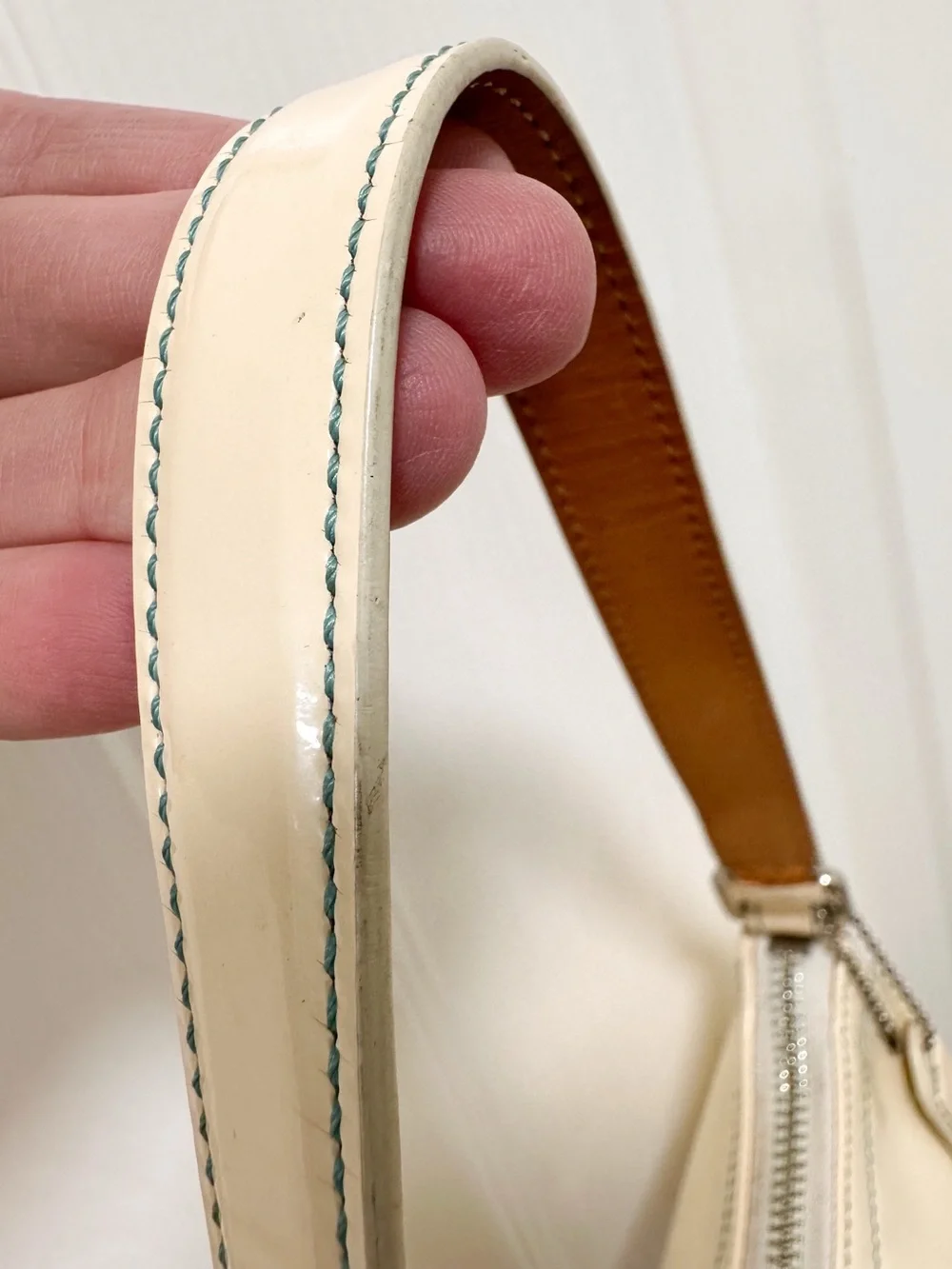 Coach Soho Patent Buckle Flap Shoulder Bag Ivory Patent Leather Vintage Y2K